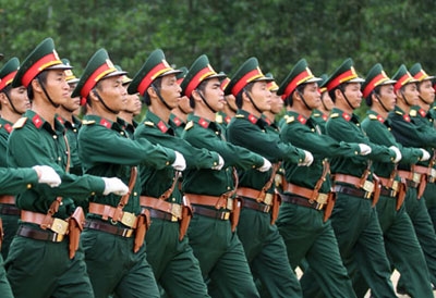 Khối Sĩ quan Lục quân rắn rỏi trong nắng Sơn Tây.