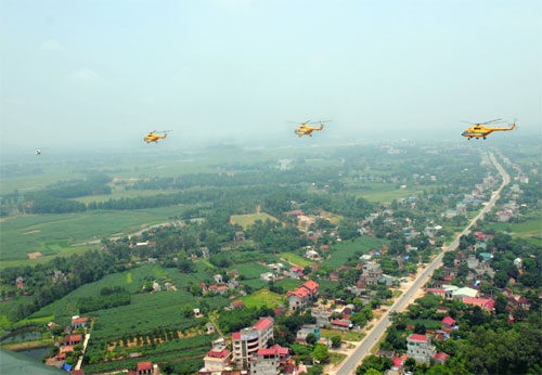 Đơn vị C16 (Quân chủng Phòng không - Không quân) huấn luyện bay đội hình.