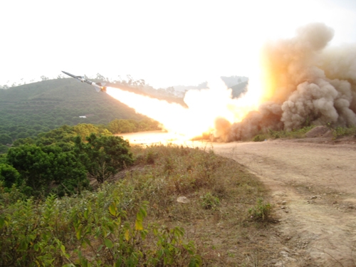 Diễn tập bắn đạn thật tại trường bắn TB-1.