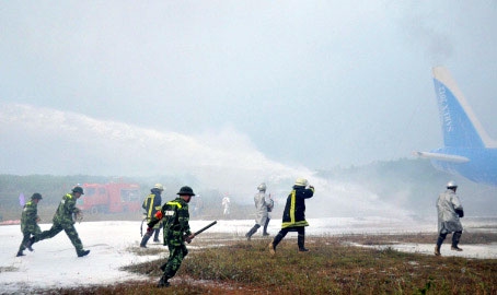 Các lực lượng cứu hộ có mặt kịp thời để tham gia cứu nạn.