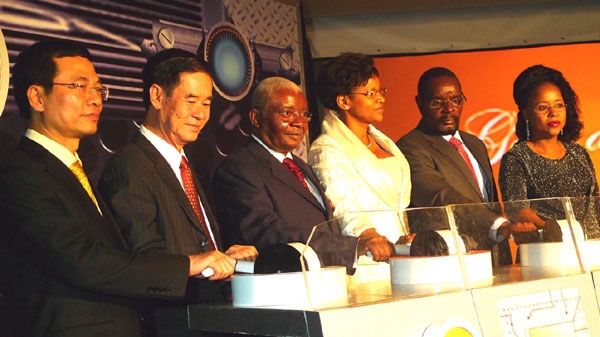 Sự kiện này đã thu hút sự chú ý của chính giới Mozambique, với sự có mặt của Tống thống, Thủ tướng và 18 bộ trưởng trong nội các Mozambique tại buổi lễ. Đích thân Tổng thống Mozambique Armando Emilio Guebuza (thứ ba từ trái sang), đã ấn nút, chính thức khai trương Movitel tại Mozambique.