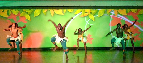 Tối 15-5, một lễ khai trương Movitel đầy màu sắc dân tộc Mozambique đã được tổ chức tại thủ đô Maputo của Mozambique.