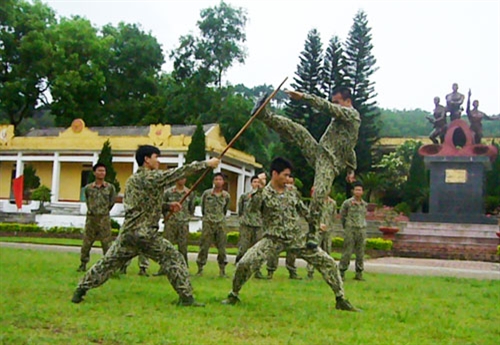 Những người không sợ vách cao, hào sâu