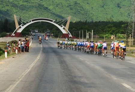 Các VĐV chuẩn bị vào đèo Ngang