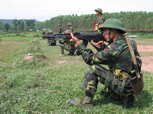 Huấn luyện bắn súng AK bài 1 cho chiến sĩ mới ở Trung đoàn Hoài Ân
