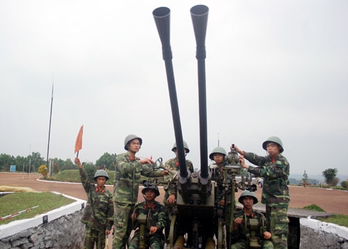 Khẩu đội Pháo 37mm thuộc Tiểu đoàn 24, Lữ đoàn Phòng không 241 (Quân đoàn 1) luyện tập phương án chiến đấu tại chỗ.