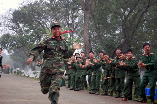 “Cướp cờ quân sự”- một trò chơi được cán bộ, chiến sĩ Trung đoàn 299 ưa thích.