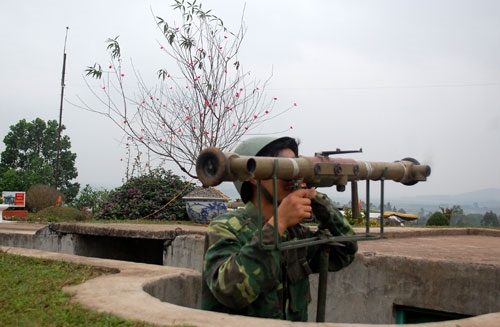 Quan sát mục tiêu trên không.