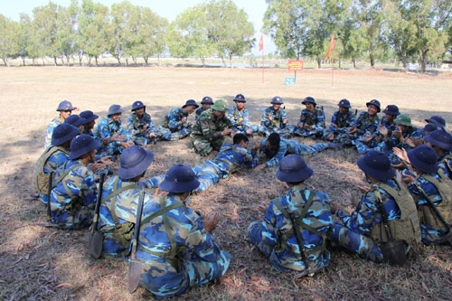 Phút giải lao trên thao trường của các chiến sĩ Hải quân đánh bộ ở Lữ đoàn 101.