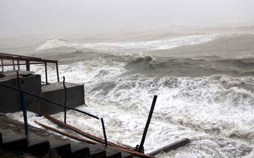 Nước biển dâng cao tại vùng biển huyện Kỳ Anh, tỉnh Hà Tĩnh.