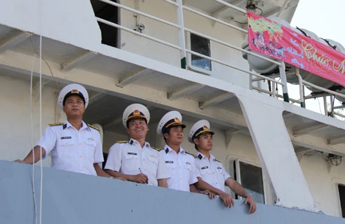 Niềm vui của cán bộ, chiến sĩ Tàu Trường Sa 06