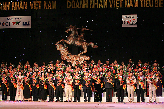 DOANH NHÂN – NGƯỜI LÍNH XUNG KÍCH