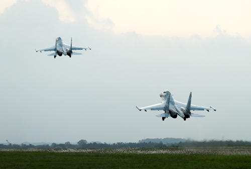 Không quân Việt Nam làm chủ bầu trời Tổ quốc.