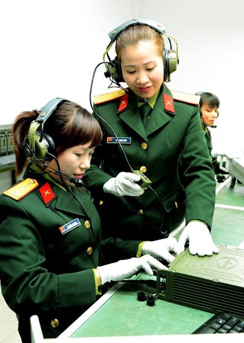 Kiểm tra chất lượng sản phẩm ở Công ty Thông tin M1, thuộc Tập đoàn Viễn thông Quân đội.