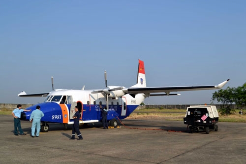 Thông điện và kiểm tra trước khi máy bay cất cánh.