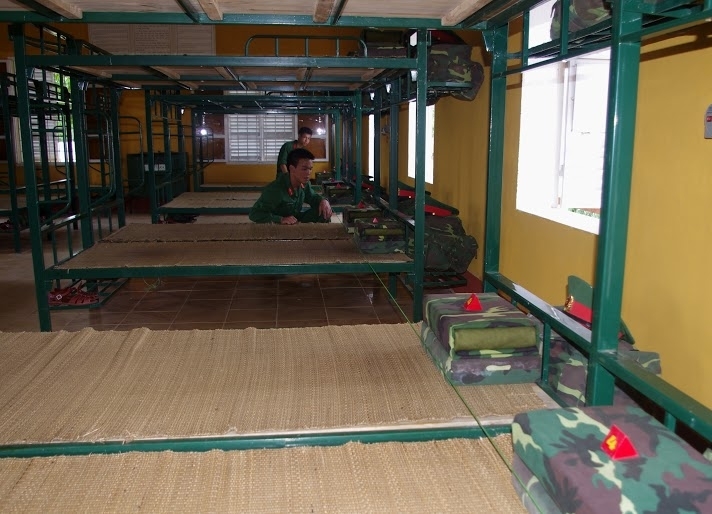 Phòng nghỉ của bộ đội Trung đoàn 335, Sư đoàn 324, Quân khu 4 được sắp đặt chính qui, thống nhất.