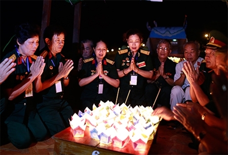 KHÔNG CHỈ TRI ÂN