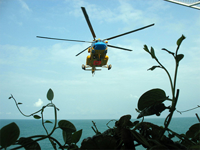 Bay cùng mây trắng miền Tây