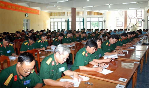 Các thí sinh ở phần thi trắc nghiệm.