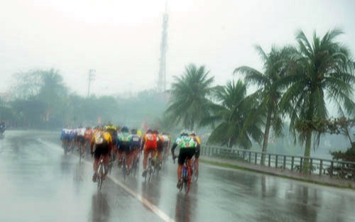 Sau nửa chặng đường trời vẫn mưa mù.