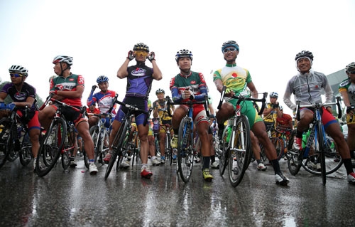 Các vận động viên háo hức bước vào tranh tài ở chặng thi đấu thứ 3.