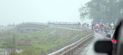 Trời mù và khá lạnh.