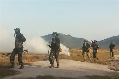 Cơ động xử trí tình huống có chất độc hóa học.