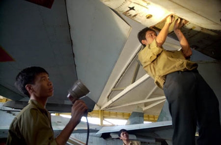 Kiểm tra, bảo dưỡng máy bay tại Trung đoàn 935