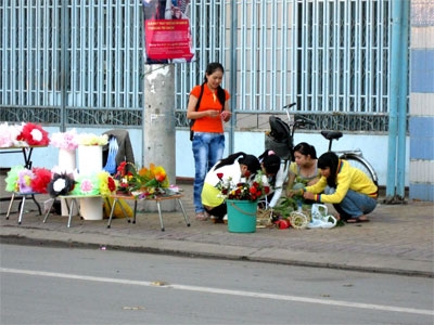 Ngay từ sáng sớm hoa ngày Quốc tế phụ nữ đã được bày bán