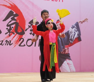 Tiết mục múa rối cạn do nghệ sĩ Nhà hát múa rối Trung ương biểu diễn