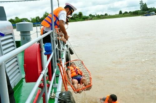Bộ cáng cứu nạn được sử dụng là sáng kiến của cán bộ, chiến sĩ trong đơn vị và hiện nay đang phát huy hiệu quả tích cực trong cứu vớt người đuối nước.