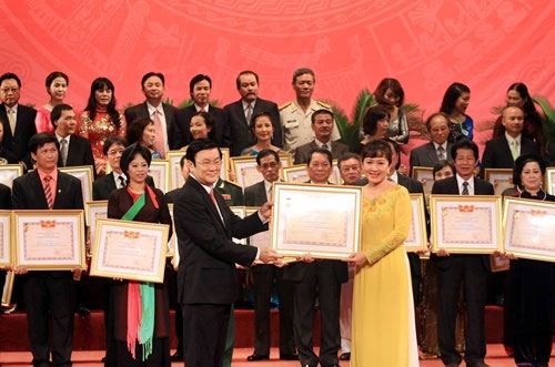 HUY CHƯƠNG VÀ DANH HIỆU NGHỆ SĨ