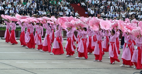 Như những cánh hoa mừng Đại lễ