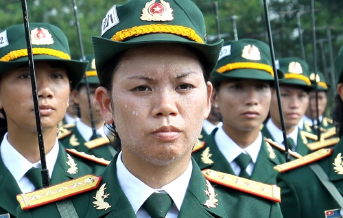 Mồ hôi đổ trên sân tập