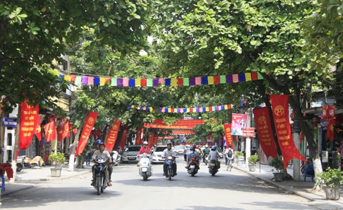 Nhưng vẫn giữ được những tuyến phố rợp bóng cây xanh