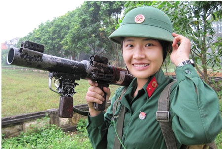 Thủ khoa Phạm Phương Thảo Anh tự hào đã trở thành chiến sĩ.