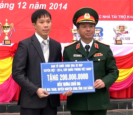 THẮP NGUỒN SÁNG VĂN HÓA CHO ĐỒNG BÀO