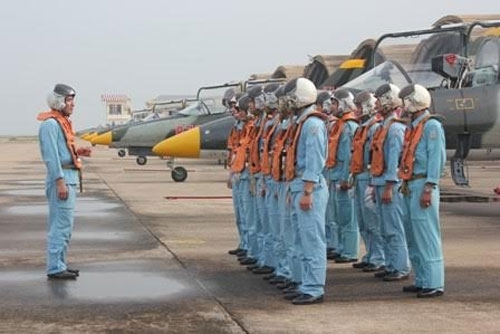 Giao nhiệm vụ trước ban bay.