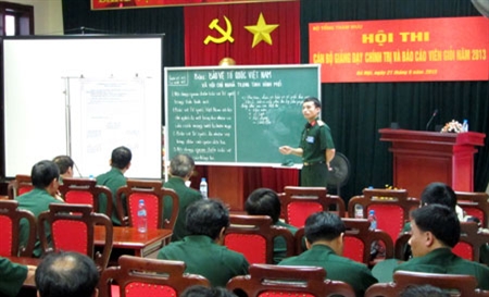 “NÂNG TẦM” CÁN BỘ GIẢNG DẠY CHÍNH TRỊ