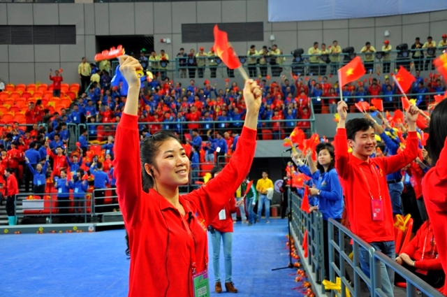 6.000 đại biểu Trung Quốc và gần 1.000 diễn viên nồng nhiệt chào mừng Đoàn Việt Nam