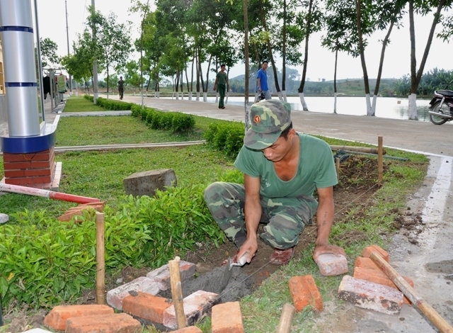 Nhiều công trình là sản phẩm của đôi bàn tay tài hoa những chiến sĩ tại đơn vị. Chiến sĩ Trung đoàn 148 tham gia xây dựng các công trình của đơn vị.